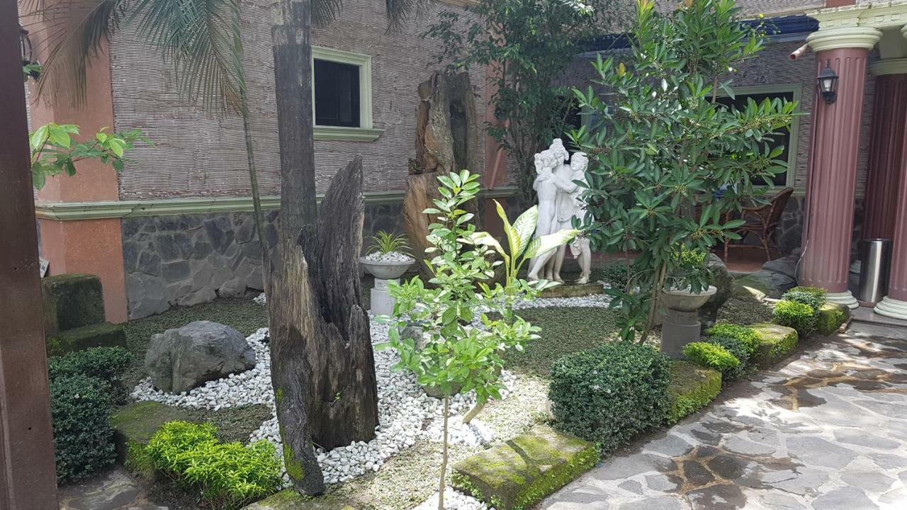 Gardensuite Hotel Anunas Bagian luar foto