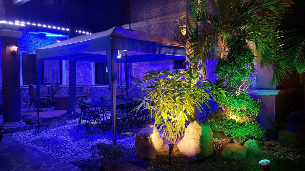 Gardensuite Hotel Anunas Bagian luar foto